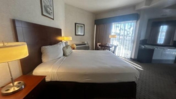 HUNTINGTON BEACH INN image 9